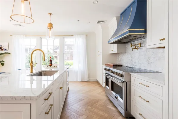 $1,950,000 | 10 Brown & Howard, Unit 101, Newport, RI 02840