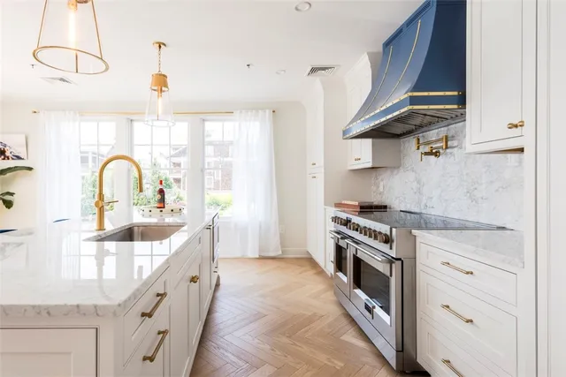 $1,950,000 | 10 Brown & Howard, Unit 101, Newport, RI 02840