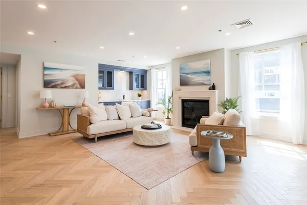 $1,950,000 | 10 Brown & Howard, Unit 101, Newport, RI 02840