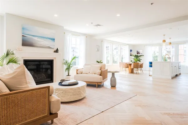 $1,950,000 | 10 Brown & Howard, Unit 101, Newport, RI 02840
