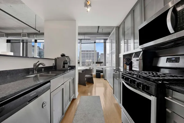$4,000 | 700 West Van Buren Street, Unit PH3, Chicago, IL 60607