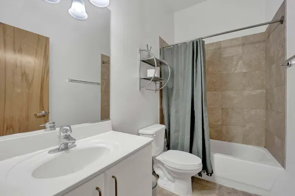 $4,000 | 700 West Van Buren Street, Unit PH3, Chicago, IL 60607