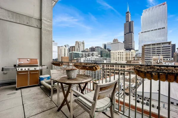$4,000 | 700 West Van Buren Street, Unit PH3, Chicago, IL 60607
