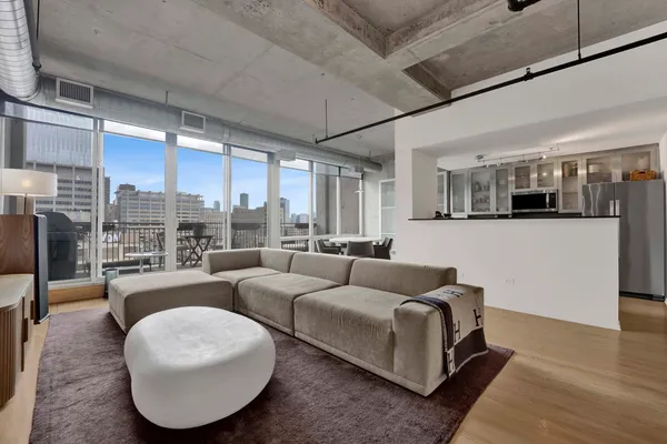 $4,000 | 700 West Van Buren Street, Unit PH3, Chicago, IL 60607