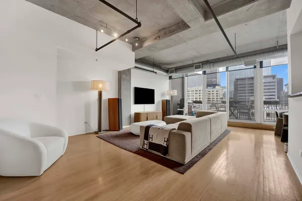 $4,000 | 700 West Van Buren Street, Unit PH3, Chicago, IL 60607