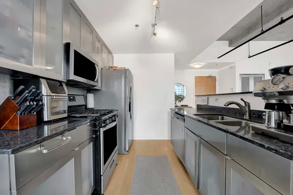 $4,000 | 700 West Van Buren Street, Unit PH3, Chicago, IL 60607