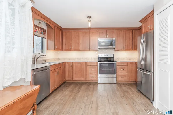 $299,900 | 50 Hollister Way South, Unit 50, Glastonbury, CT 06033