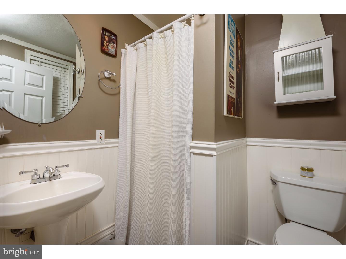525 Beaver Road Glenside, PA 19038 - Photo 10 of 25 Bathroom