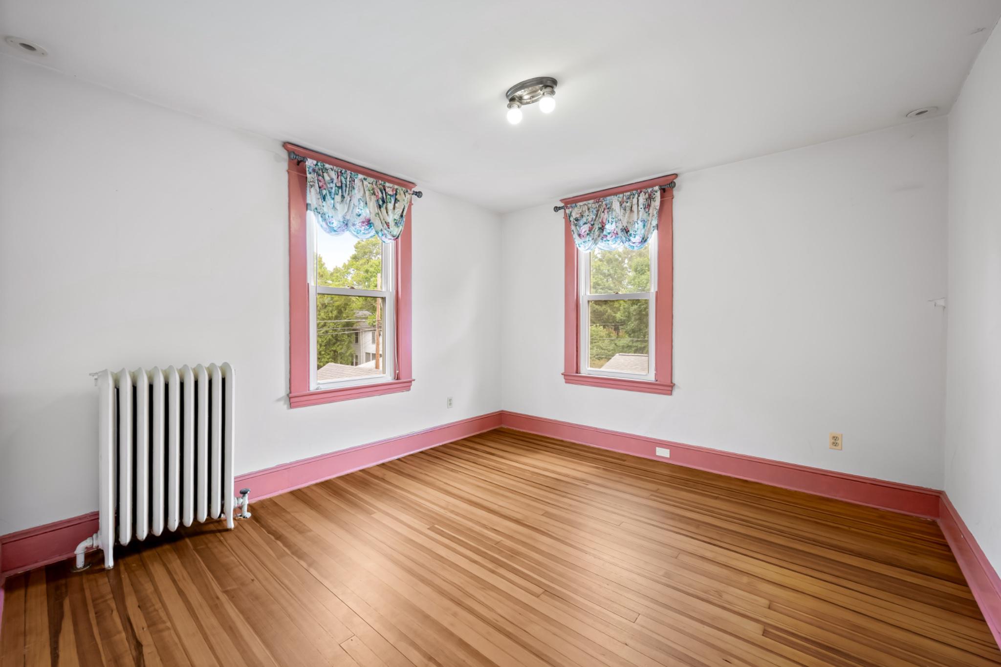 600 Dunkirk Road Baltimore, MD 21212 - Photo 25 of 36 2nd full-size bedroom with closet.