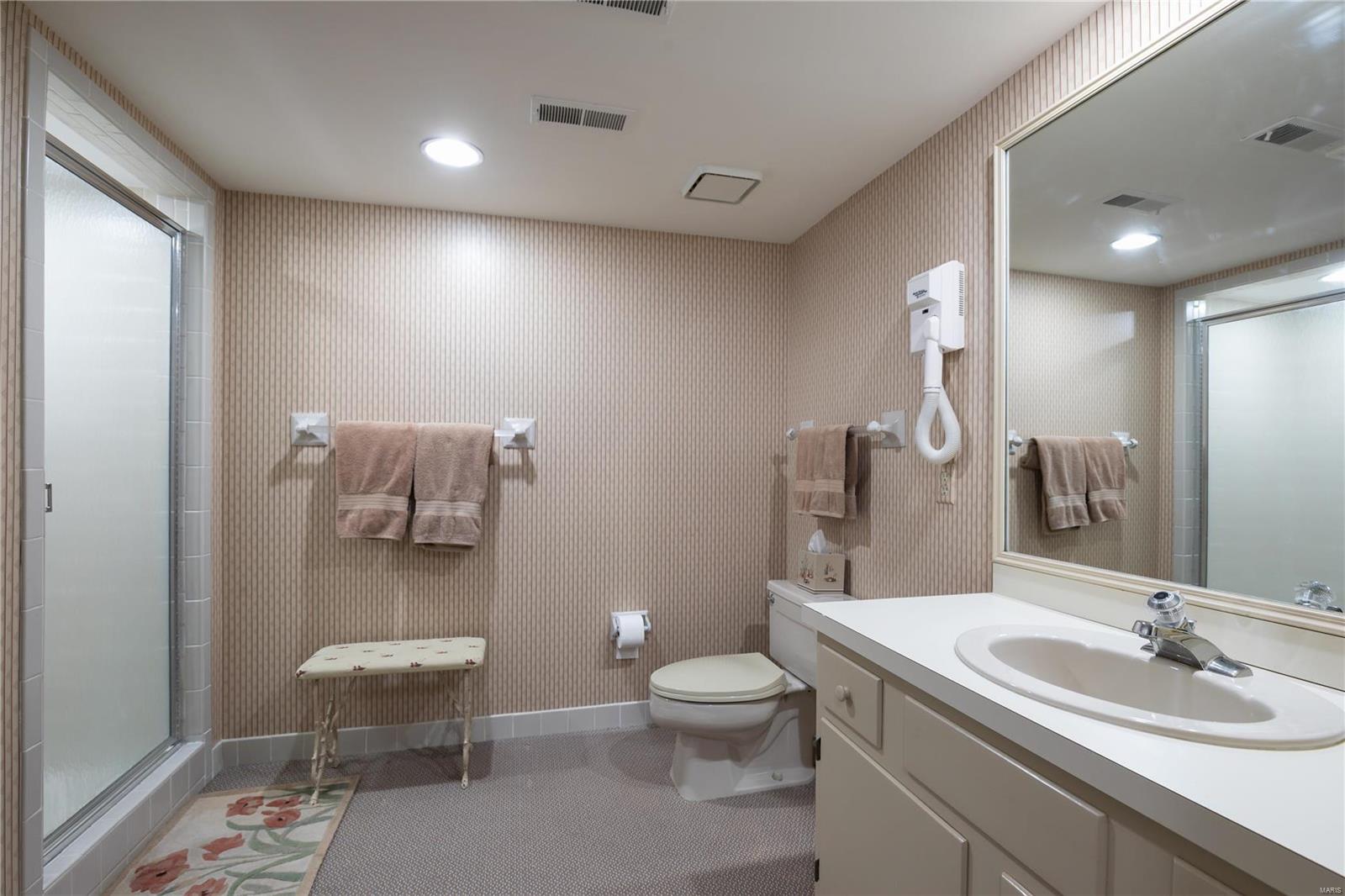12 Chatfield Place Road Creve Coeur, MO 63141 - Photo 2 of 28 Gallery Image 2