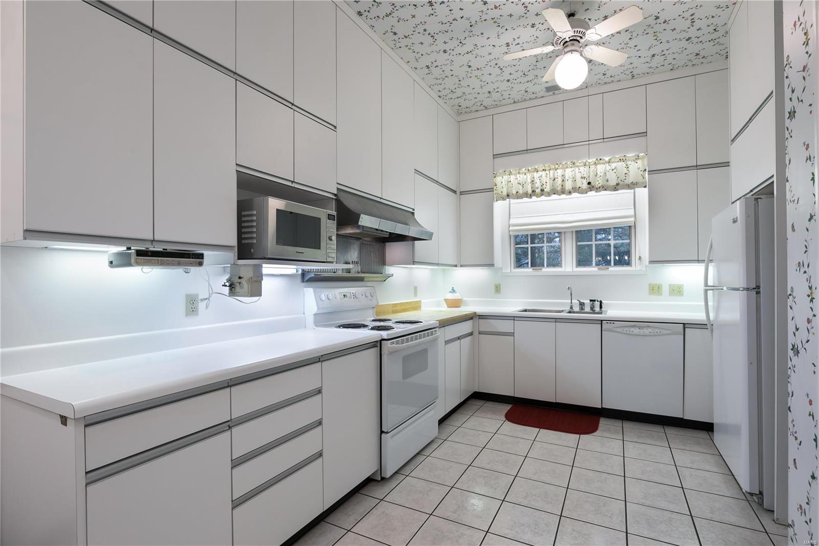 12 Chatfield Place Road Creve Coeur, MO 63141 - Photo 18 of 28 Gallery Image 18