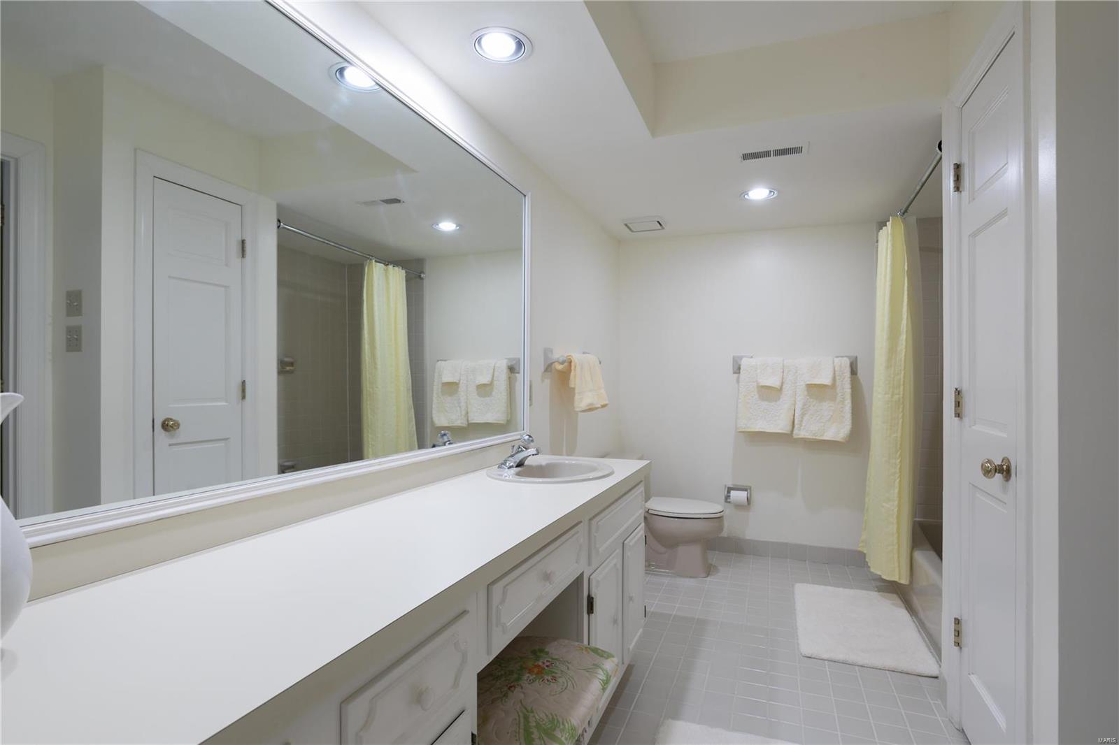12 Chatfield Place Road Creve Coeur, MO 63141 - Photo 27 of 28 Gallery Image 27