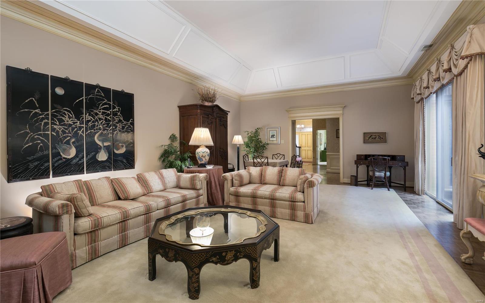 12 Chatfield Place Road Creve Coeur, MO 63141 - Photo 7 of 28 Gallery Image 7