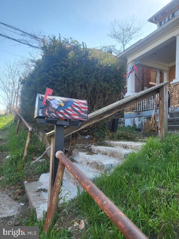 413 Delaware Street Monessen, PA 15062 - Photo 14 of 19 Patriotic mailbox welcomes visitors home.