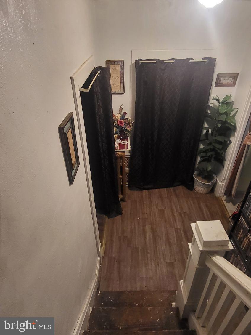 413 Delaware Street Monessen, PA 15062 - Photo 9 of 19 Inviting entryway with a touch of elegance.