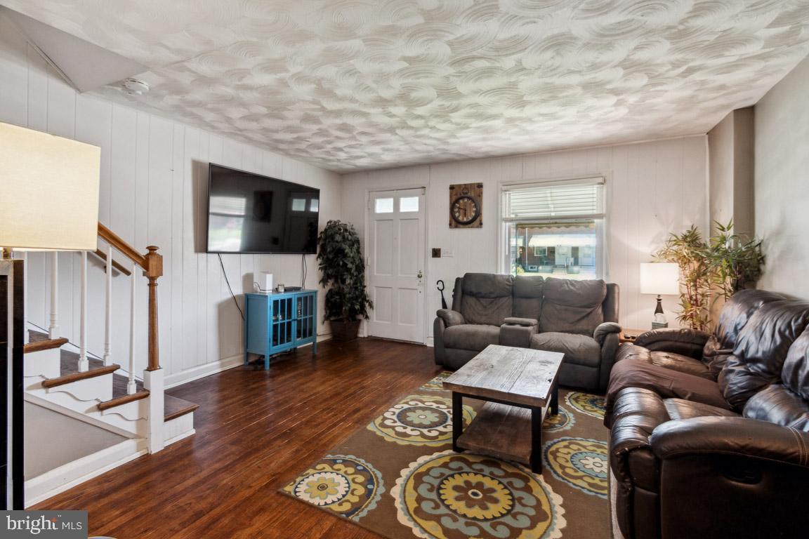 144 Riverthorn Road Middle River, MD 21220 - Photo 7 of 40 Living room