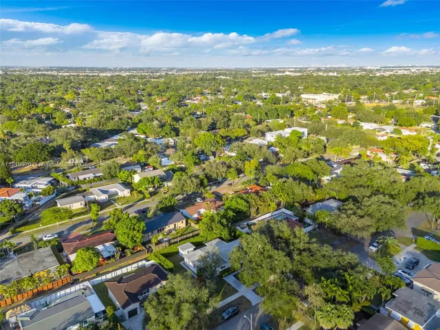 $3,900 | 333 Linwood Drive, Unit 1, Miami Springs, FL 33166