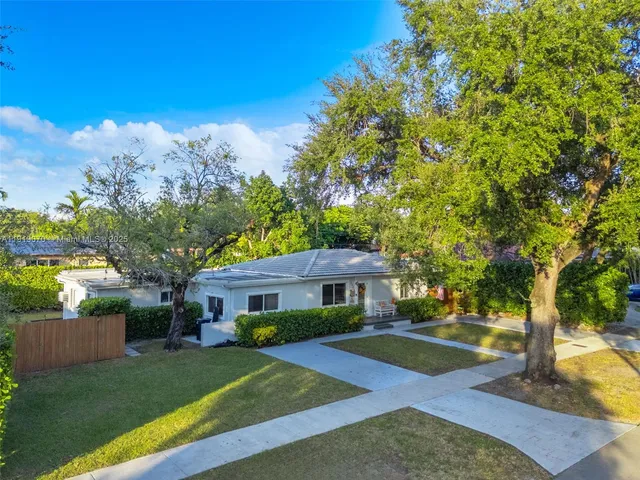 $3,900 | 333 Linwood Drive, Unit 1, Miami Springs, FL 33166