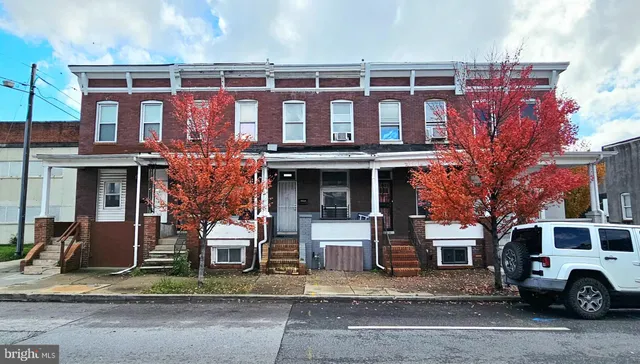 a view of a car park in front of house
