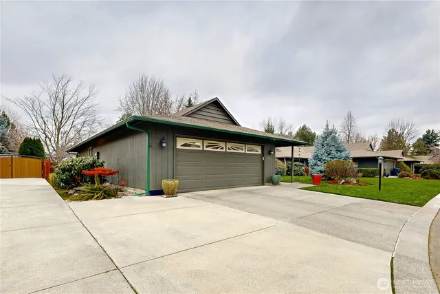 a front view of house with yard