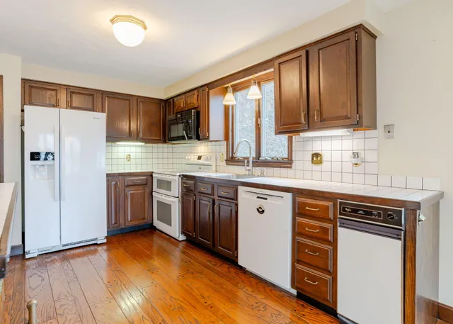 $585,000 | 162 Fogg Road, Scarborough, ME 04074