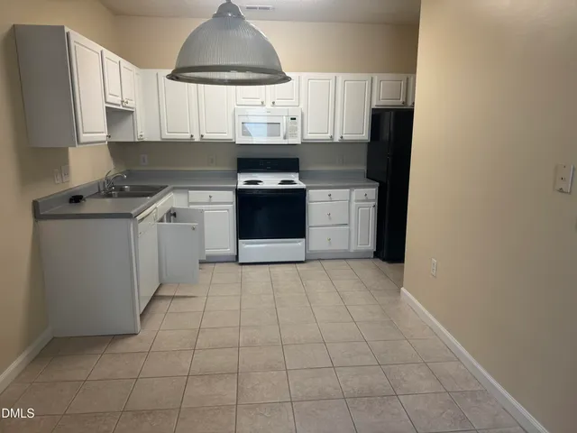 $1,400 | 2510 Friedland Place, Unit 202, Raleigh, NC 27617