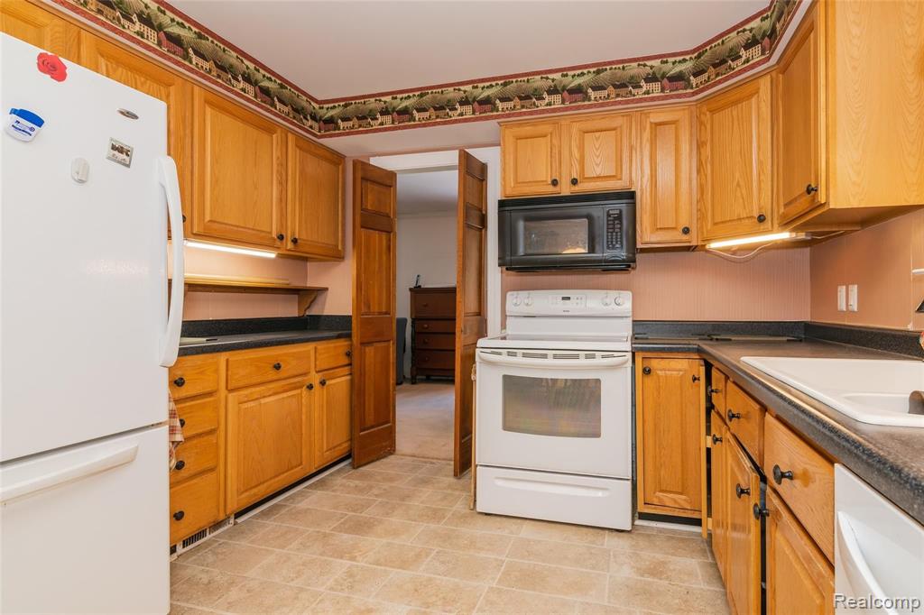 6025 Brighton Road Brighton, MI 48116 - Photo 9 of 45