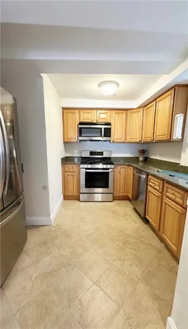 $2,500 | 227 Thames Street, Unit 1, Bristol, RI 02809