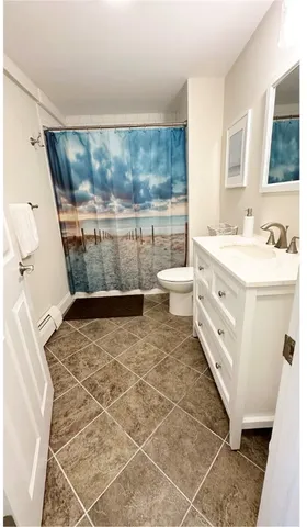 $2,500 | 227 Thames Street, Unit 1, Bristol, RI 02809