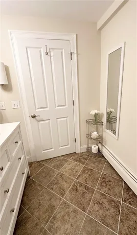 $2,500 | 227 Thames Street, Unit 1, Bristol, RI 02809