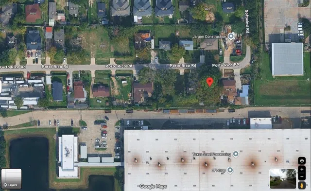 a view of entryway and hall