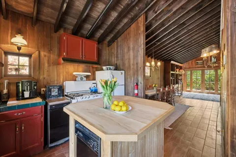 $2,600,000 | 10026 Sycamore Canyon Road, Big Sur, CA 93920