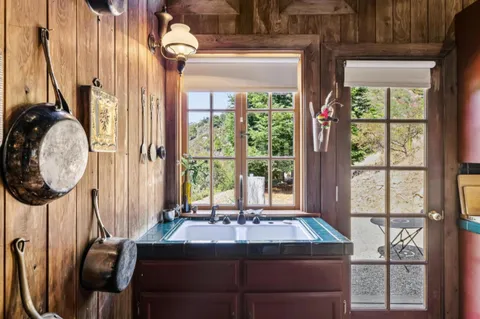 $2,600,000 | 10026 Sycamore Canyon Road, Big Sur, CA 93920