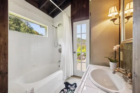 $2,600,000 | 10026 Sycamore Canyon Road, Big Sur, CA 93920