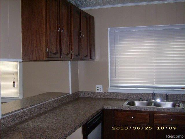70 Ruth Avenue Pontiac, MI 48341 - Photo 16 of 32 DSCI6845 (2).jpg