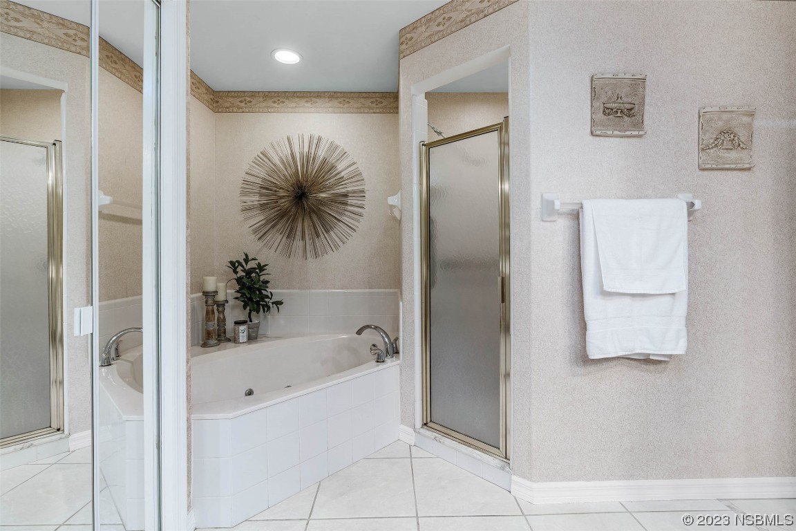 46 Big Buck Trail Ormond Beach, FL 32174 - Photo 27 of 41 a bathroom with a tub shower and hallway