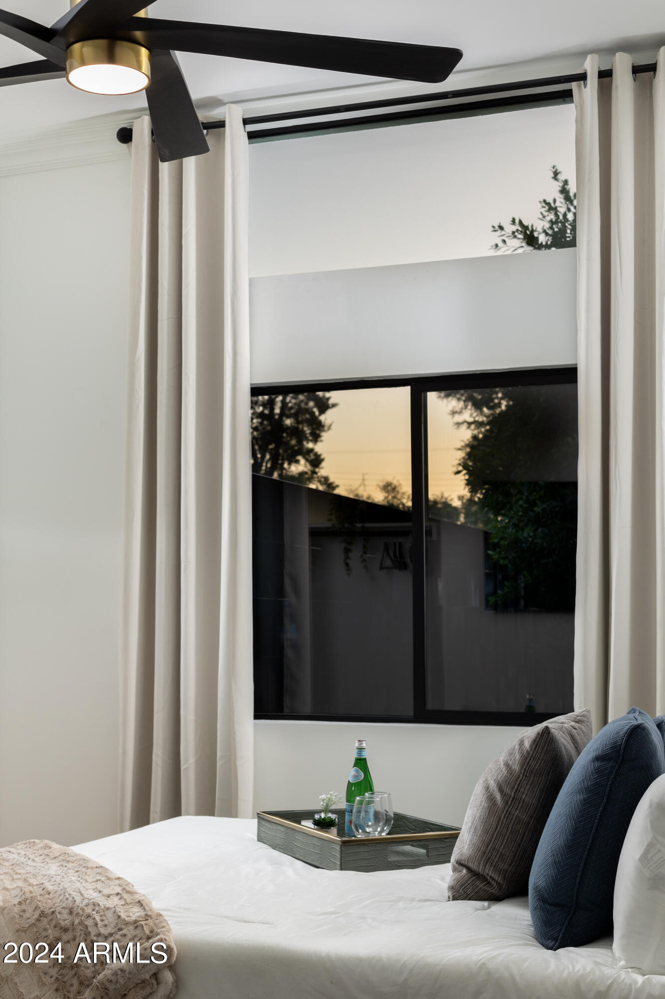 3045 North Marigold Drive Phoenix, AZ 85018 - Photo 32 of 65 a living room with a couch