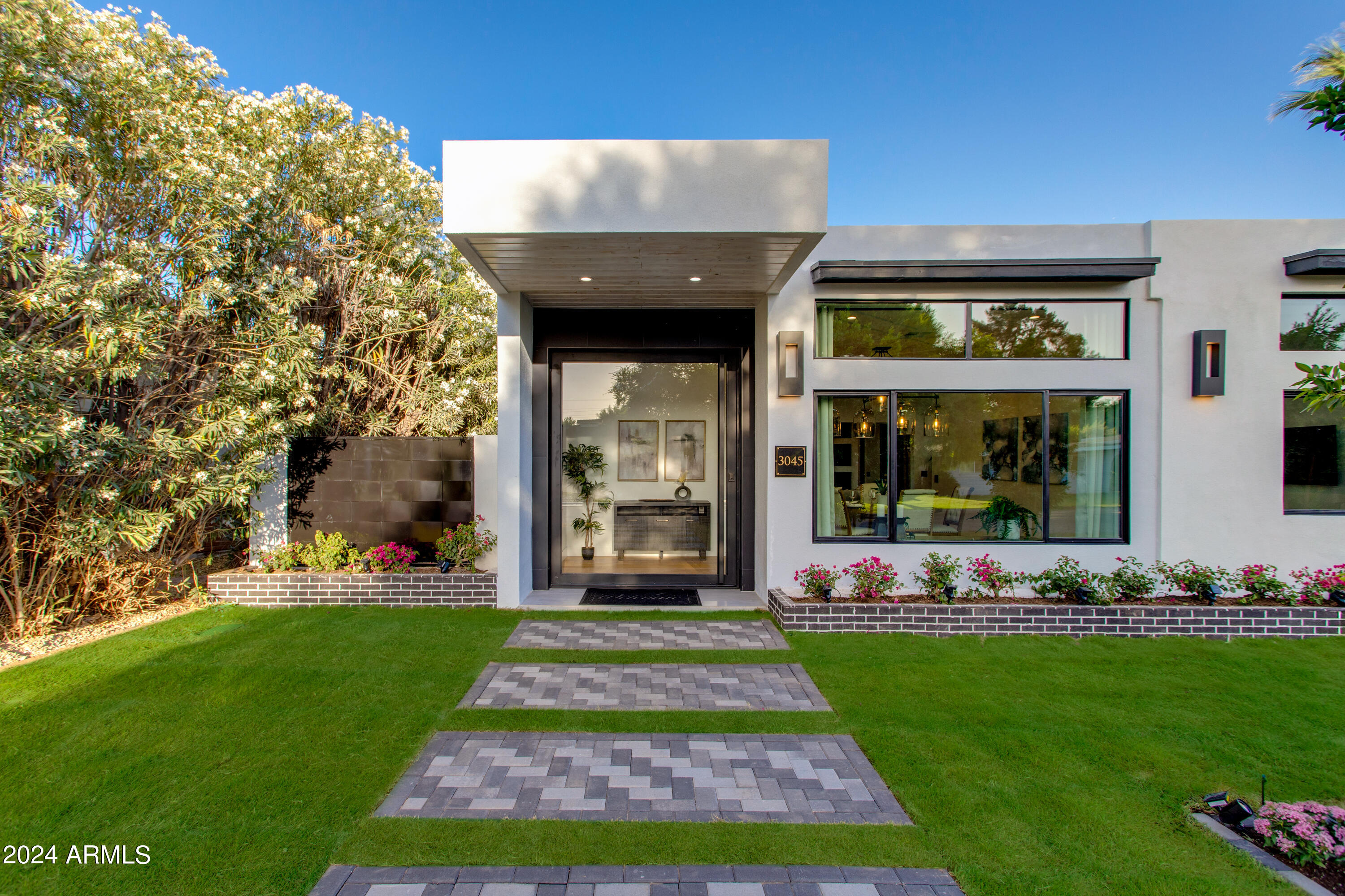 3045 North Marigold Drive Phoenix, AZ 85018 - Photo 8 of 65 ENTRY