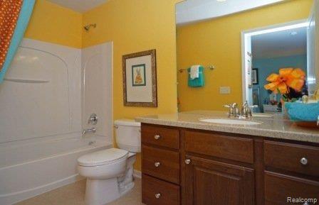 49699 Gracechurch Road Macomb, MI 48044 - Photo 20 of 24 Ex Belmont20.JPG