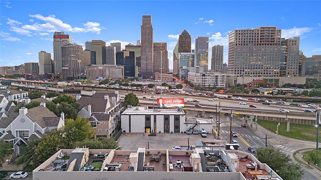 1016 Liberty Street, Unit 4 Dallas, TX 75204 - Photo 33 of 33 a view of city with tall buildings