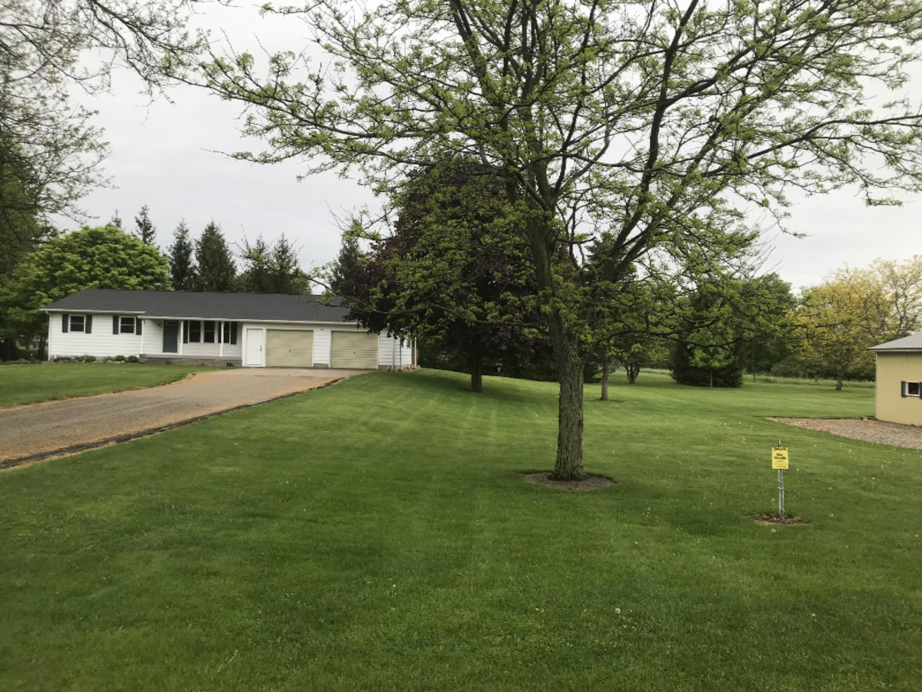 121 West Parmeter Road Ionia, MI 48846 - Photo 3 of 34 IMG_2610