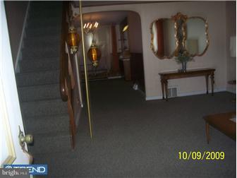 3368 Fordham Road Philadelphia, PA 19114 - Photo 5 of 9 Living Room