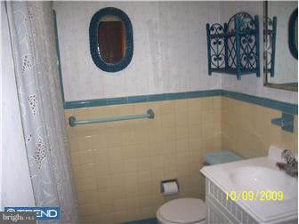 3368 Fordham Road Philadelphia, PA 19114 - Photo 9 of 9 Bathroom