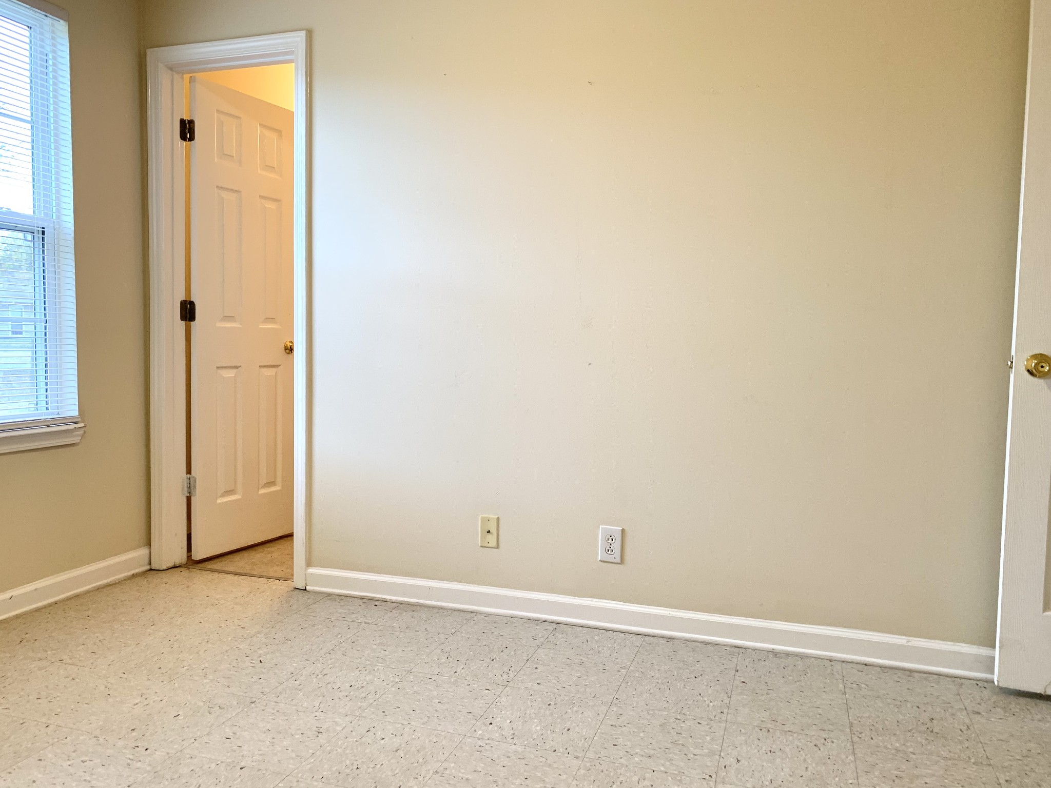 1113 Keith Avenue Oak Grove, KY 42262 - Photo 14 of 19 an empty room with windows