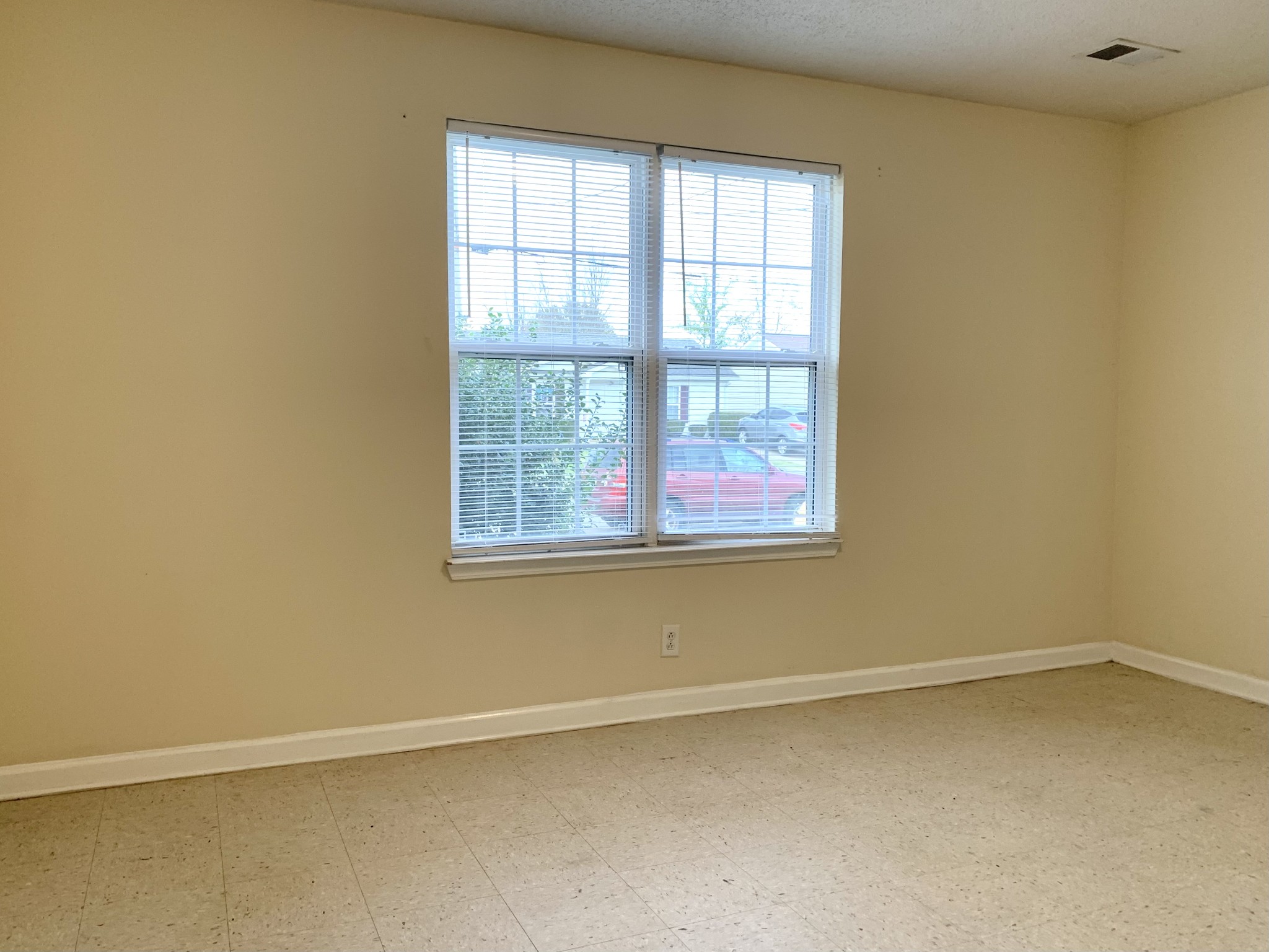 1113 Keith Avenue Oak Grove, KY 42262 - Photo 10 of 19 an empty room with a window