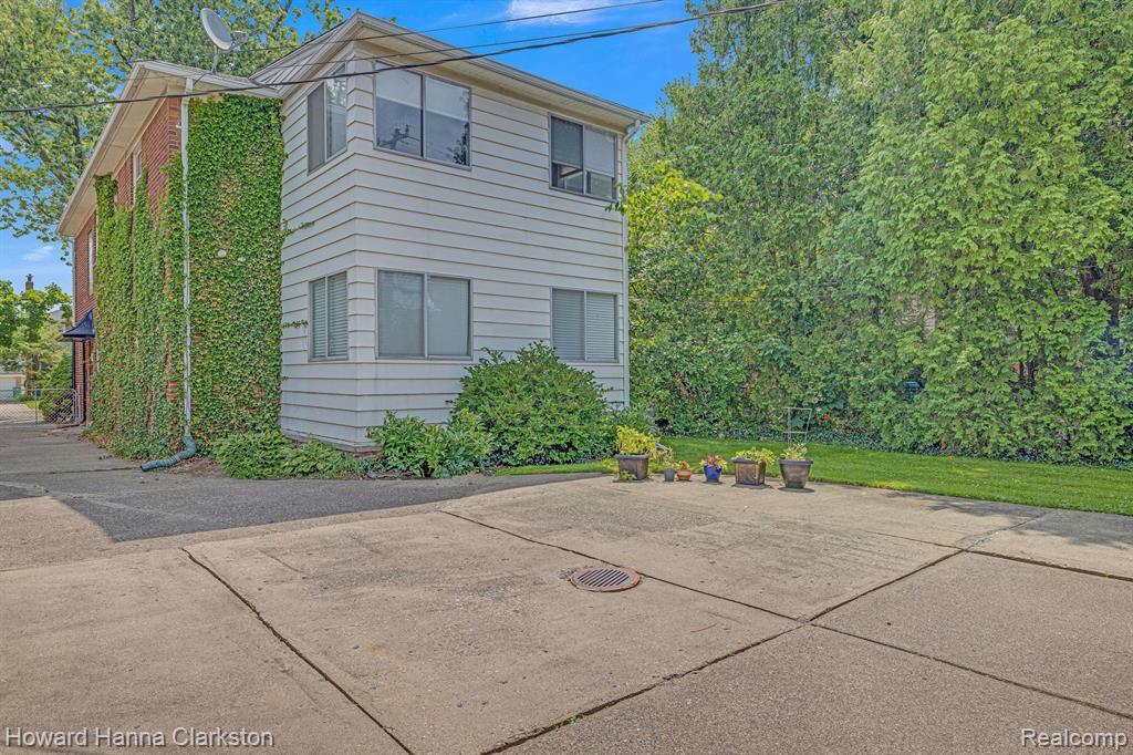 813 Harcourt Road Grosse Pointe Park, MI 48230 - Photo 4 of 40