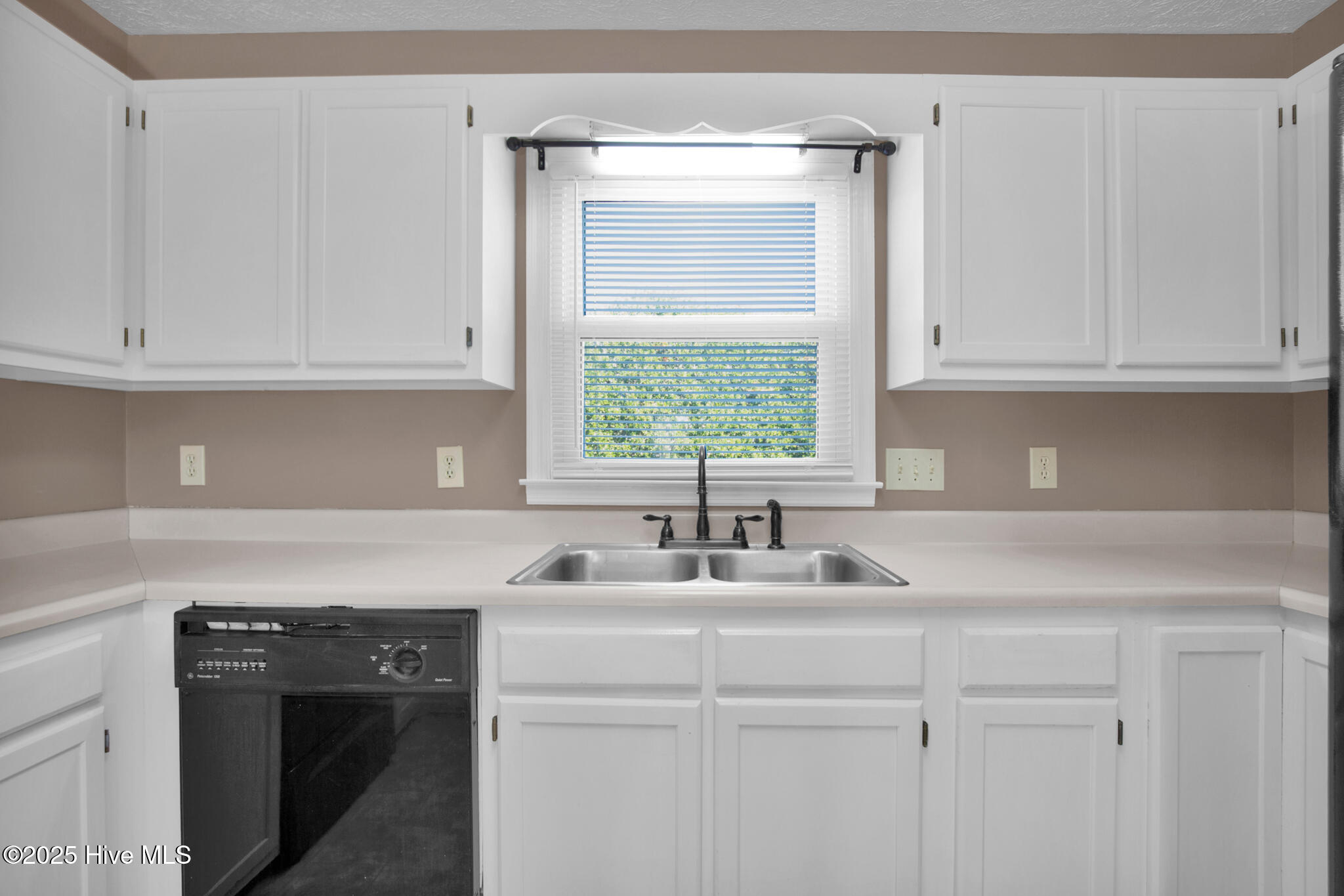 8413 Brightleaf Place St. Pauls, NC 28384 - Photo 11 of 28 8413 Brightleaf Pl(18 of 38)