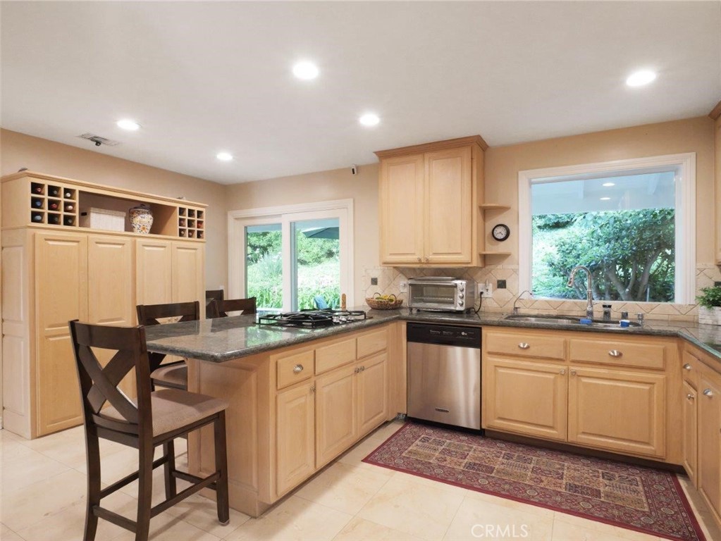 14 Georgeff Road Rolling Hills, CA 90274 - Photo 24 of 71 Kitchen