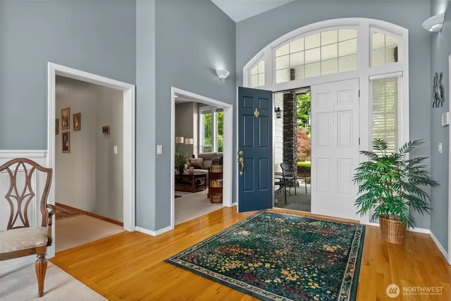 a view of livingroom with furniture