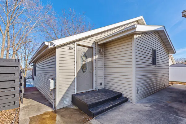 $499,900 | 1234 Bakers Bay Road, Kasota, MN 56050